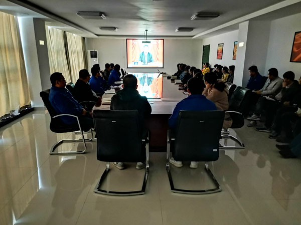 新能源公司組織職工認真學習貫徹 十九屆四中全會精神