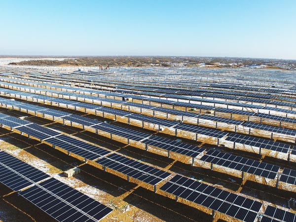 寒潮擋不住的建設(shè)熱潮 ——新能源公司羊老大50MWp光伏電站項(xiàng)目建設(shè)如火如荼進(jìn)行 寒潮擋不住的建設(shè)熱潮 ——新能源公司羊老大50MWp光伏電站項(xiàng)目建設(shè)如火如荼進(jìn)行