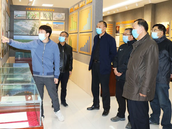 武威市政協(xié)領(lǐng)導(dǎo)馬得明一行調(diào)研甘肅建投全國(guó)荒漠化(機(jī)械治沙工程)試驗(yàn)示范基地 武威市政協(xié)領(lǐng)導(dǎo)馬得明一行調(diào)研甘肅建投全國(guó)荒漠化(機(jī)械治沙工程)試驗(yàn)示范基地