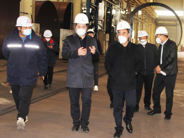涼州區(qū)區(qū)長崔振華一行調(diào)研新能源公司