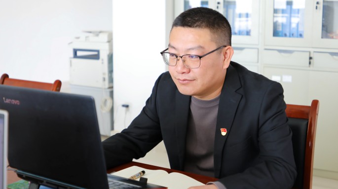 【榜樣力量】堅(jiān)守崗位，鑄就不凡業(yè)績(jī) ——記甘肅建投2024年度優(yōu)秀員工張久明