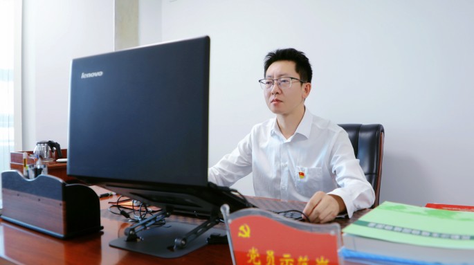 黨徽閃耀映初心 實(shí)干擔(dān)當(dāng)譜華章 —— 記甘肅建投2024年度優(yōu)秀共產(chǎn)黨員戴敏