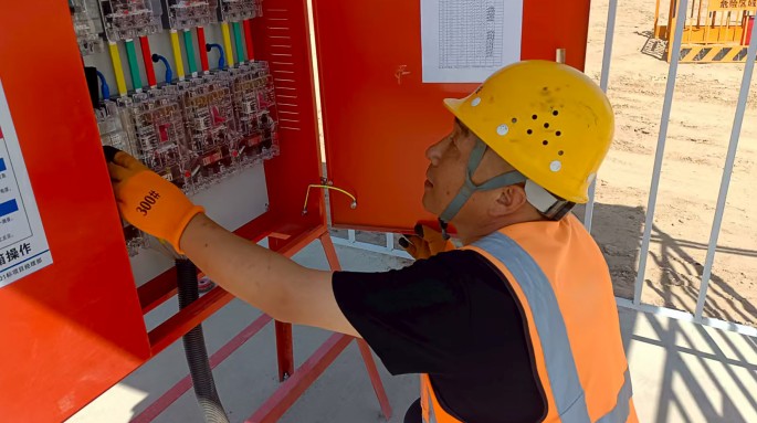 堅(jiān)守平凡崗位，書寫不凡擔(dān)當(dāng)?——記甘肅建投新能源公司2024年度優(yōu)秀共產(chǎn)黨員?王勝利?